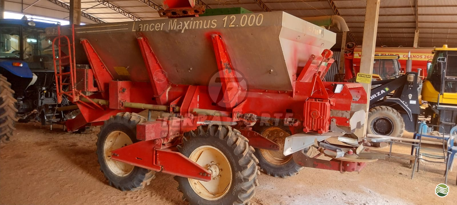 IMPLEMENTOS AGRICOLAS DISTRIBUIDOR CALCÁRIO 12000 Kg Terra Forte Máquinas e Implementos SORRISO MATO GROSSO MT
